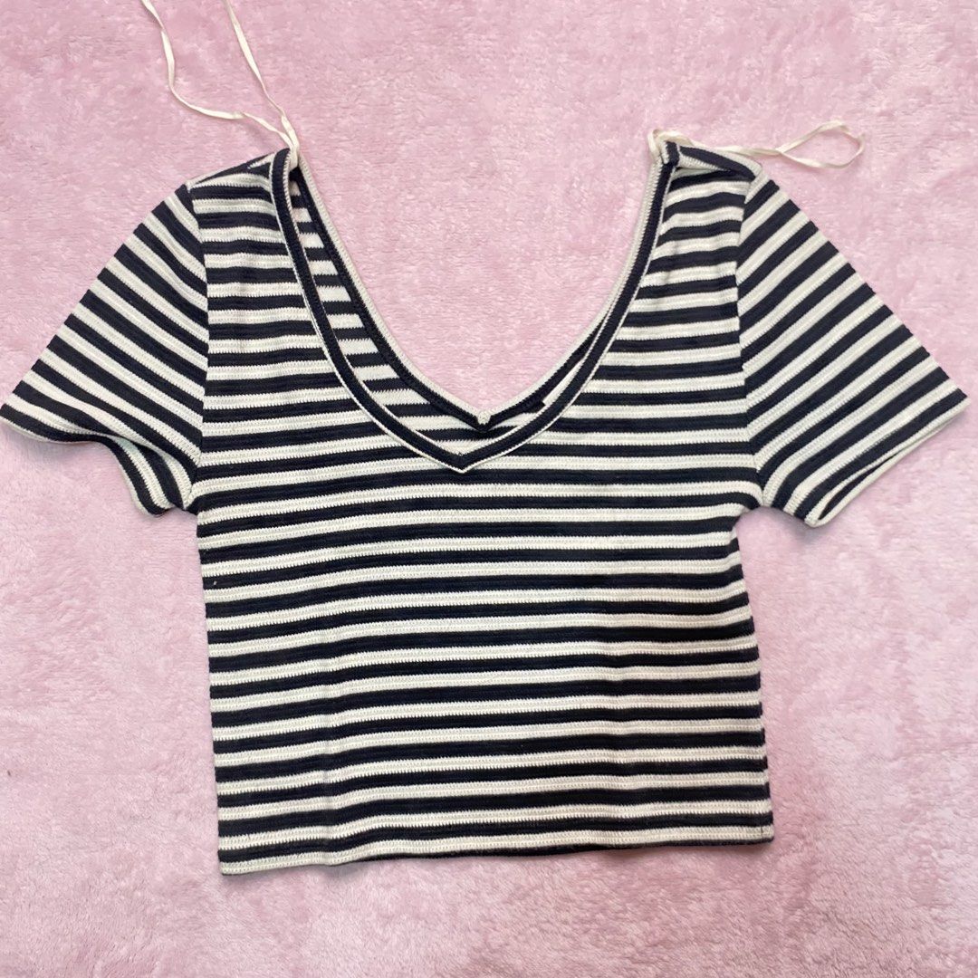 PRELOVED TOPS!! (Category: Others Tops) located in Makati City. Submitted by irica.tree (Listing ID 1467056847, Image 2). Description: FS: Tops!! 💰 50 each 💸 250 take all MOD: Pick up/Lalamove.