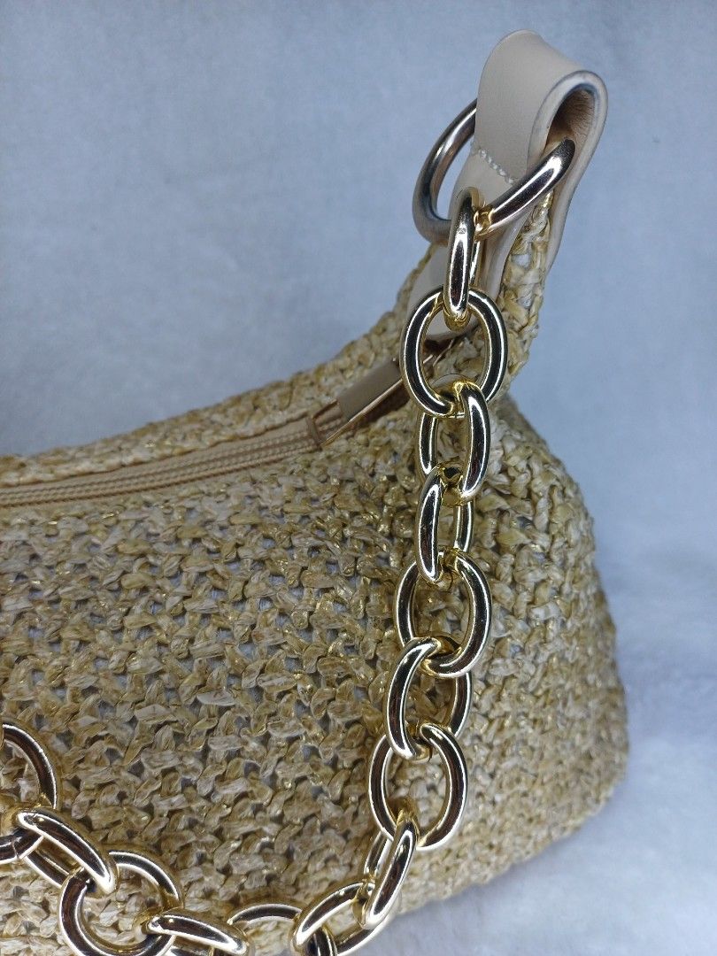 PRELOVED Woven Armpit / Kili Bag (Category: Shoulder Bags) located in Rizal. Submitted by aeramos26 (Listing ID 1467104243, Image 3). Description: Please see the details in each photo MINE | PM screenshot | Direct Checkout antipolo, rizal MOP: Payment First | COD (with additional fee) MOD: Direct Regular Ship | Lalamove | SCO | TCO Color may vary because of lighting NO ORDER FORM. NO PM. NO PAYMENT. NO ORDER COMFIRMATION.