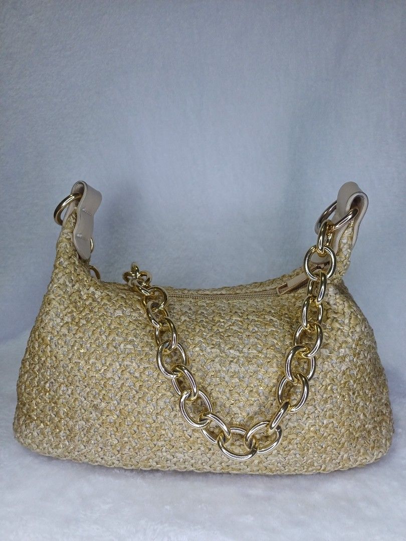 PRELOVED Woven Armpit / Kili Bag (Category: Shoulder Bags) located in Rizal. Submitted by aeramos26 (Listing ID 1467104243, Image 2). Description: Please see the details in each photo MINE | PM screenshot | Direct Checkout antipolo, rizal MOP: Payment First | COD (with additional fee) MOD: Direct Regular Ship | Lalamove | SCO | TCO Color may vary because of lighting NO ORDER FORM. NO PM. NO PAYMENT. NO ORDER COMFIRMATION.