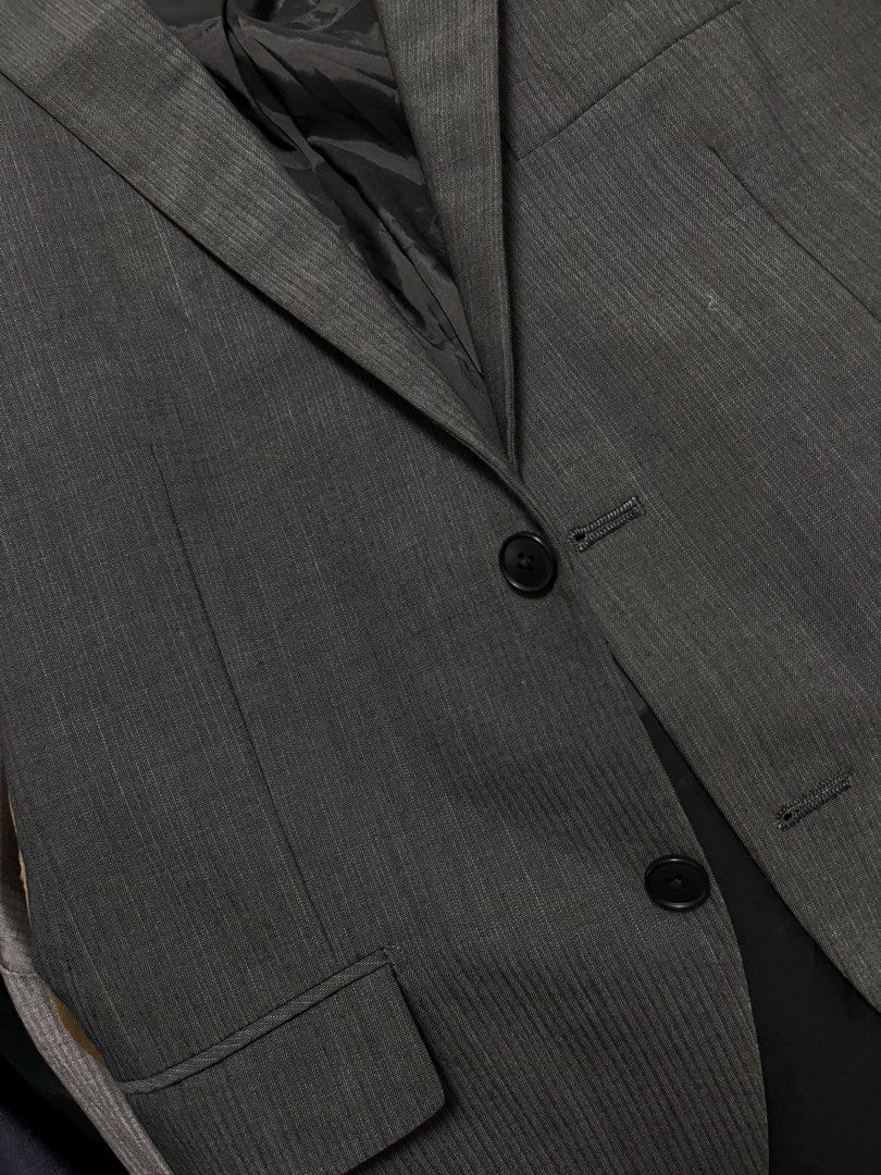 Premium Gray Blazer (Category: Coats, Jackets and Outerwear) located in Taguig. Submitted by vm.co (Listing ID 1465919890, Image 3). Description: .