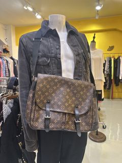 （分類：）位於 。 由 preownedluxuryclotheshk 提交（商品編號 1466984570，圖片 1）。簡介： 。