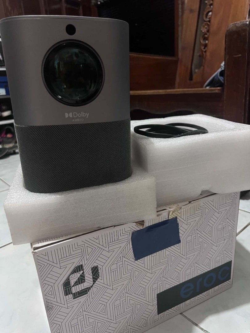Projector (Category: Other Home Appliances) located in Caloocan City. Submitted by ayliit (Listing ID 1466990372, Image 2). Description: FS bawas gamit PM sa may gusto may less pa po goods and sounds and video.