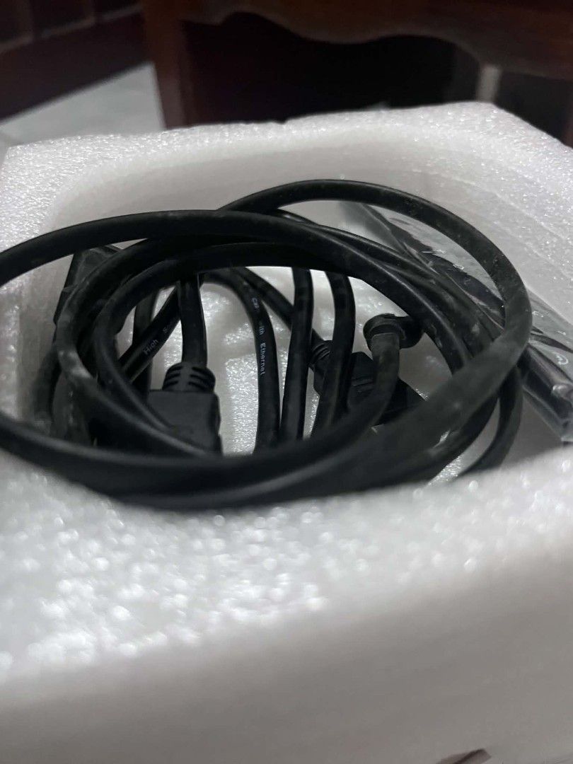 Projector (Category: Other Home Appliances) located in Caloocan City. Submitted by ayliit (Listing ID 1466990372, Image 3). Description: FS bawas gamit PM sa may gusto may less pa po goods and sounds and video.