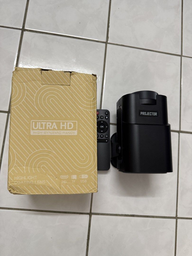 Projector android (Category: Projectors) located in Kamunting. Submitted by harizhazlaminazri (Listing ID 1467075380, Image 2). Description: Nak clear projector murah bukak review sahaja tak guna sangat daripada simpan baik jugak.