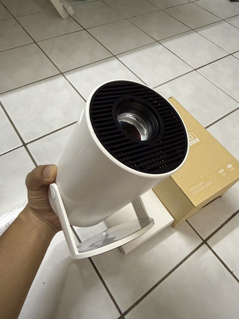Projector android (Category: Projectors) located in Kamunting. Submitted by harizhazlaminazri (Listing ID 1467075583, Image 3). Description: Projector android untuk di letgo nak jual murah2 ja amik .