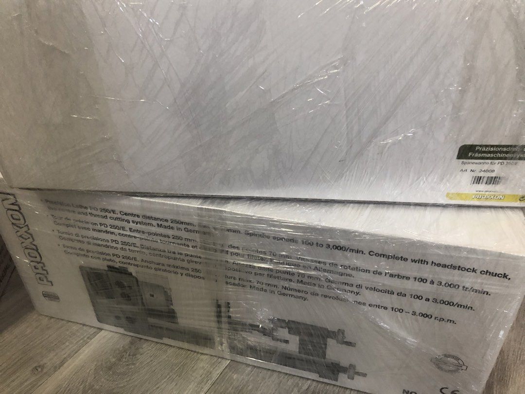 Proxxon PD 250/E 精密車床 德國製造 （分類：其他）位於 Hong Kong。 由 hohoprice 提交（商品編號 1467132791，圖片 3）。簡介： 德國Proxxon PD 250/E 精密車床。中心距離250mm，轉速100至3,000/min，包頭軸卡盤、頂尖同螺紋切削系統。盒齊，仲包住透明膠紙未拆全新。代理退市 處理貨尾 原價$15000 送埋價值 $1300 嘅原裝底盤 只在寶林地铁面交。