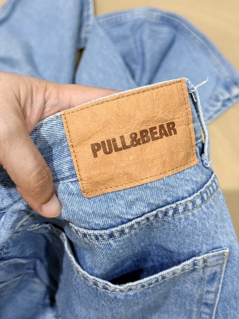 Pull&Bear Jeans Almost New (Category: Jeans) located in San Mateo. Submitted by tintinda0011 (Listing ID 1467143480, Image 3). Description: Bought in SG.