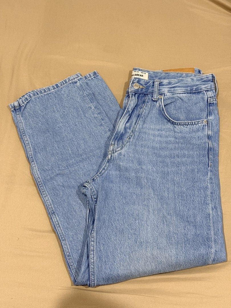 Pull&Bear Jeans Almost New (Category: Jeans) located in San Mateo. Submitted by tintinda0011 (Listing ID 1467143480, Image 2). Description: Bought in SG.
