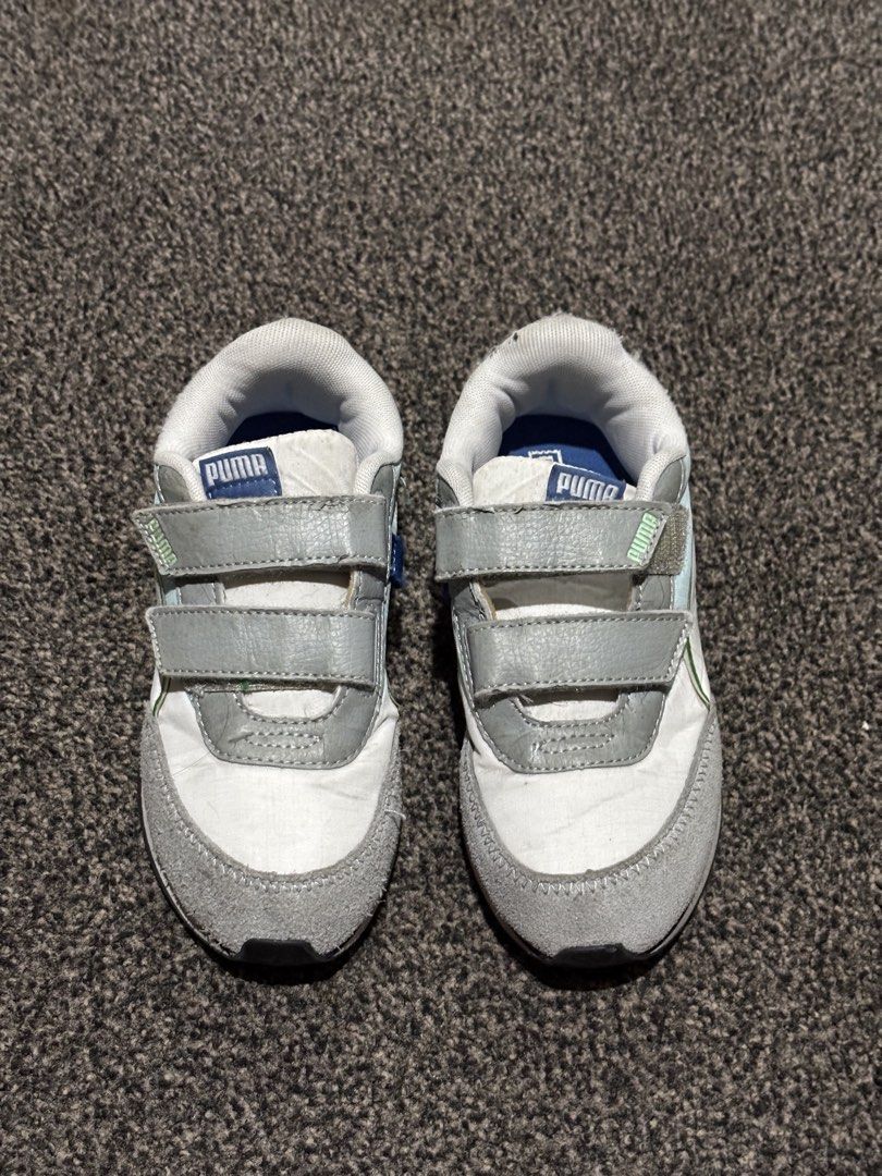 Puma Kid Shoes (Category: Babies & Kids Fashion) located in Bulacan. Submitted by thriftstarph (Listing ID 1467095849, Image 1). Description: PLEASE READ THE DESCRIPTION BELOW‼️ Puma Size: 31 From: Japan Strap Issue: leather crackings NOTE: Please expect some minor flaws since the item is used..