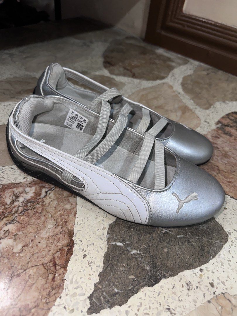 Puma Speedcat Ballet Metallic Silver (Category: Sneakers) located in Dasmarinas. Submitted by student.nars (Listing ID 1467077299, Image 2). Description: RFS: Hindi ko na siya nasusuot Authentic; bought at Puma Store PH Lightly used - Brand: Puma - Style: Silver and white ballet sneaker flats - Size: US Women's 7 / UK 4.5 / EUR 37.5.