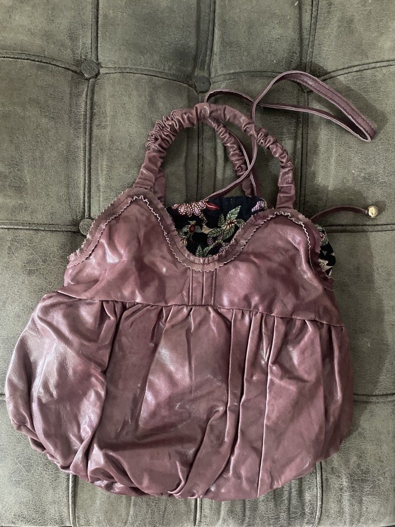 Purple Leather Bag (Category: Shoulder Bags) located in Lipa City. Submitted by sophiavillapando (Listing ID 1467039491, Image 1). Description: Purple Leather Bag from CHAT CHAT Negotiable Price 9x15 inches size No meetups Pickup or Lalamove only.