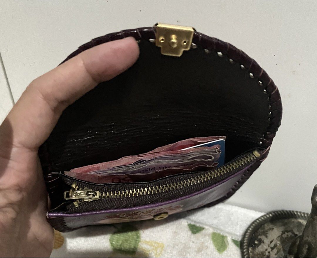 Purple Leather Ukit Wallet (Category: Wallets & Card holders) located in Antipolo. Submitted by lilhermes (Listing ID 1467034547, Image 3). Description: In very good condition Fit card and folded bils.