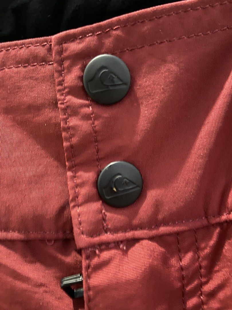 Quick silver pants overall (Category: Coats, Jackets and Outerwear) located in Tukuran. Submitted by retrothrifter88 (Listing ID 1467041772, Image 3). Description: Waist stretchable to 28 -30 Length 41 Removable strap .