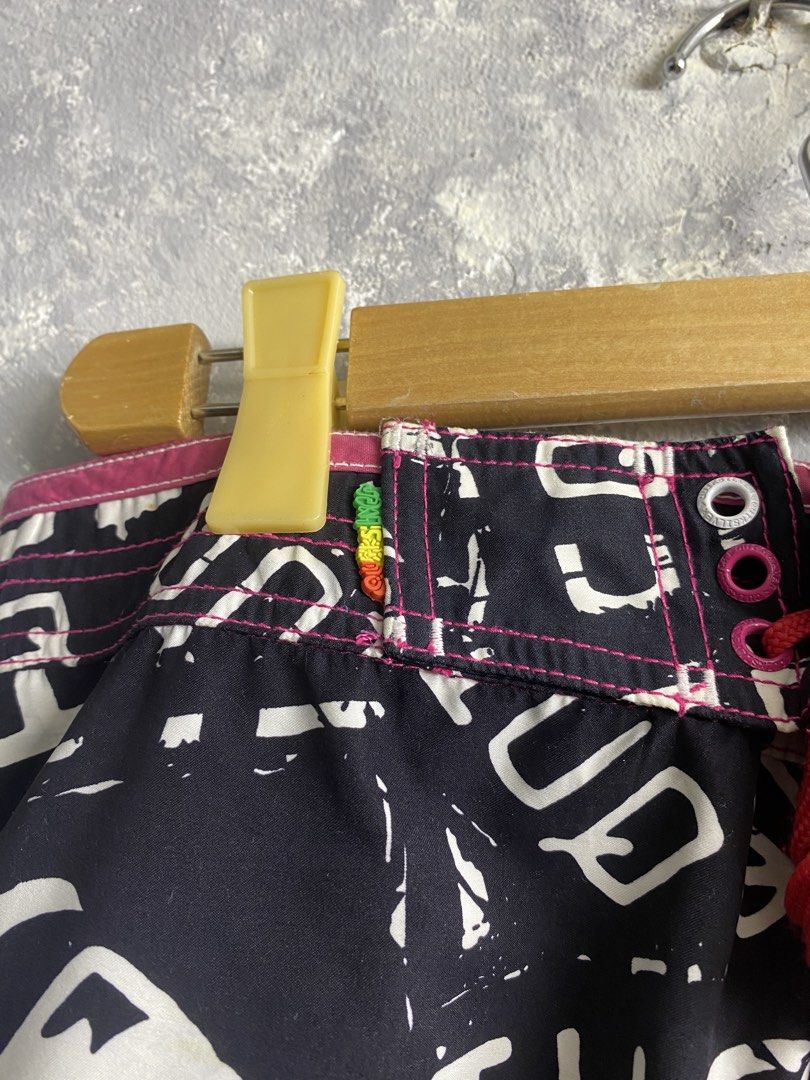 Quiksilver Board Shorts (Category: Swim Trunks & Board Shorts) located in Pasig City. Submitted by lumangkamisa (Listing ID 1467080033, Image 3). Description: Fits 34, length 22 Faded white tag.