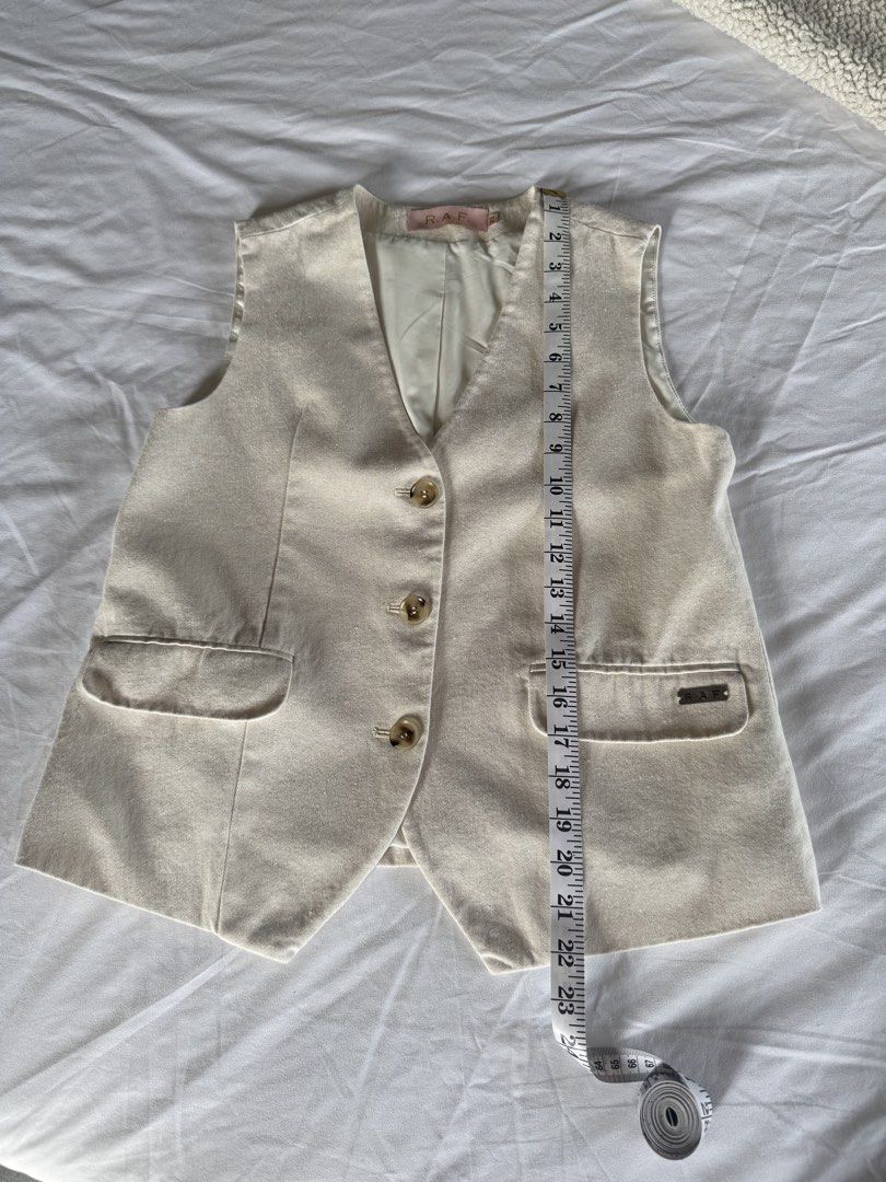 Raf manila coords size XS (Category: Sets or Coordinates) located in Calamba. Submitted by zarahzion (Listing ID 1467025550, Image 2). Description: Raf Manila Coords Top XS Skirt Small Sold as set 1,500 .