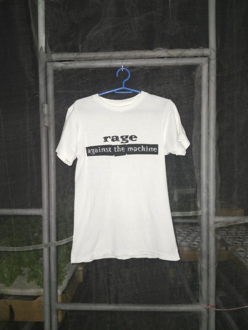 Rage Against The Machine (Category: Tshirts & Polo Shirts ) located in Legazpi City. Submitted by genobecollectives (Listing ID 1467077308, Image 1). Description: Rage Against The Machine 250 + sf 16 x 25 very good condition dm📩.