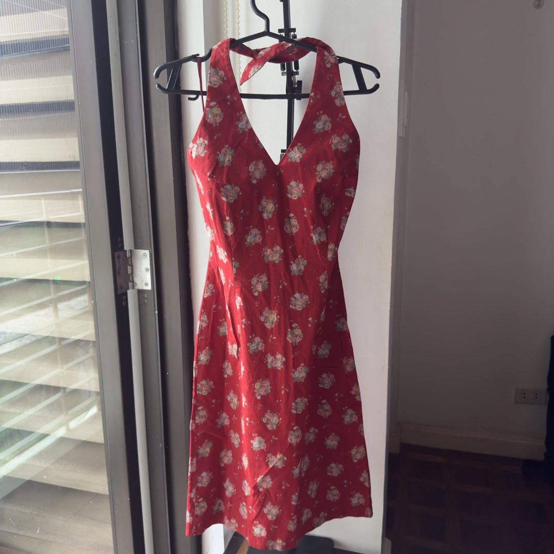 Ralph Lauren Halter Dress (Category: Dresses) located in Makati City. Submitted by avlca (Listing ID 1467038101, Image 1). Description: Ralph Lauren sleeveless halter size 2 96% cotton RFS: doesn’t fit me anymore 📦 Buyer to arrange pickup from my address 📍 Legazpi Village, Makati Buyers to please note: - I do not entertain accounts with little to no buyer/seller reviews - I do not entertain “lp?” “last price?” Instead, offers are kindly conside
