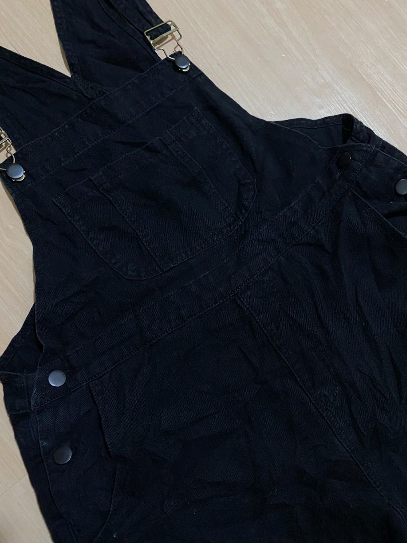 Random Black Denim Overalls (Category: Coats, Jackets and Outerwear) located in Cadiz. Submitted by davidspothead (Listing ID 1467140103, Image 2). Description: XL on tag Waist 18.5" Length 41" 9/10 rate .