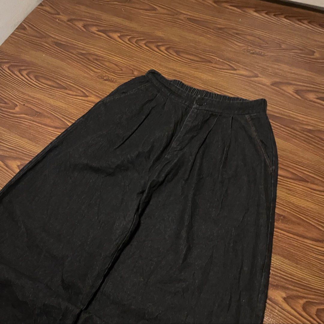 Raw denim baggy barrel (Category: Jeans) located in Iligan City. Submitted by kd_thrift_shop (Listing ID 1466810830, Image 3). Description: Waist:28-30 Length:35 Thigh:14 Hem:7 No issue Measurements in slide Need wash.