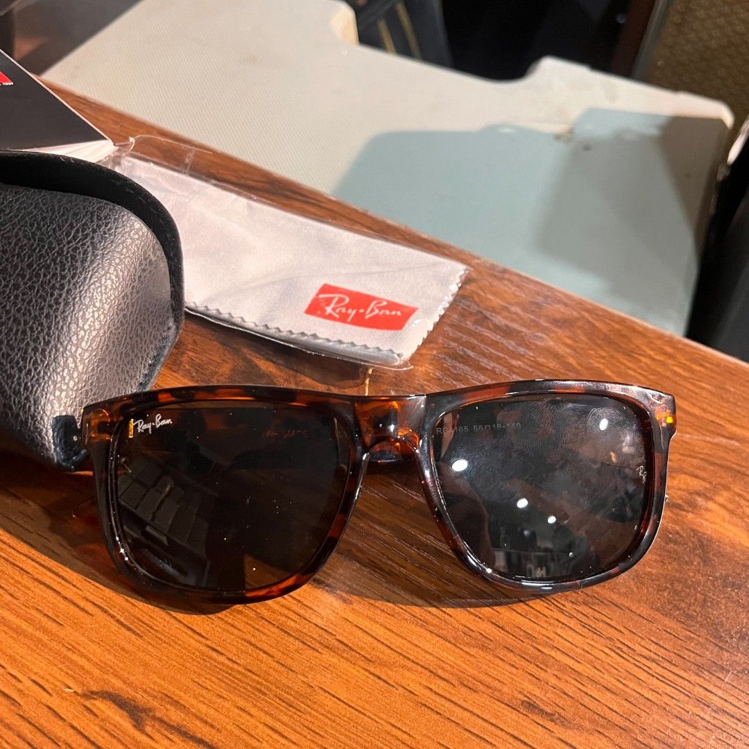 Ray Ban (Category: Men's Watches) located in Manila. Submitted by ronmarbeni45920 (Listing ID 1467152555, Image 3). Description: Excellent No issue bought it from japan surplus -2000 Freeshipping.