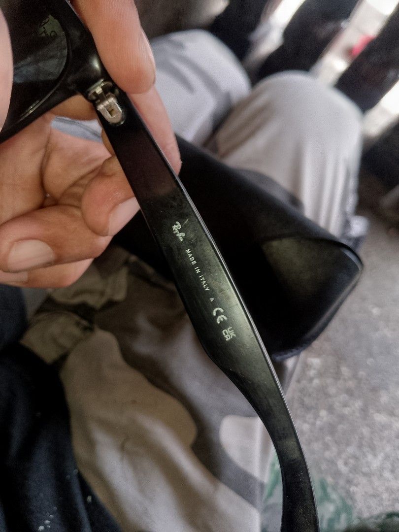 Ray-Ban New Wayfarer sunglasses (Category: Luxury Accessories) located in Quezon City. Submitted by aciertobenzs (Listing ID 1466970414, Image 3). Description: Ray-Ban New Wayfarer Classic,Model Number: RB2132,color code 901 (Polished Black frame with classic G-15 Green lenses).