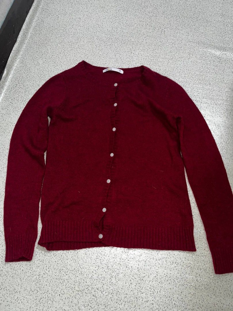 Red Cardigan (Category: Coats, Jackets and Outerwear) located in Valenzuela. Submitted by csjade (Listing ID 1467132872, Image 1). Description: size: medium to large length: 23 inches width: 16.5 inches.
