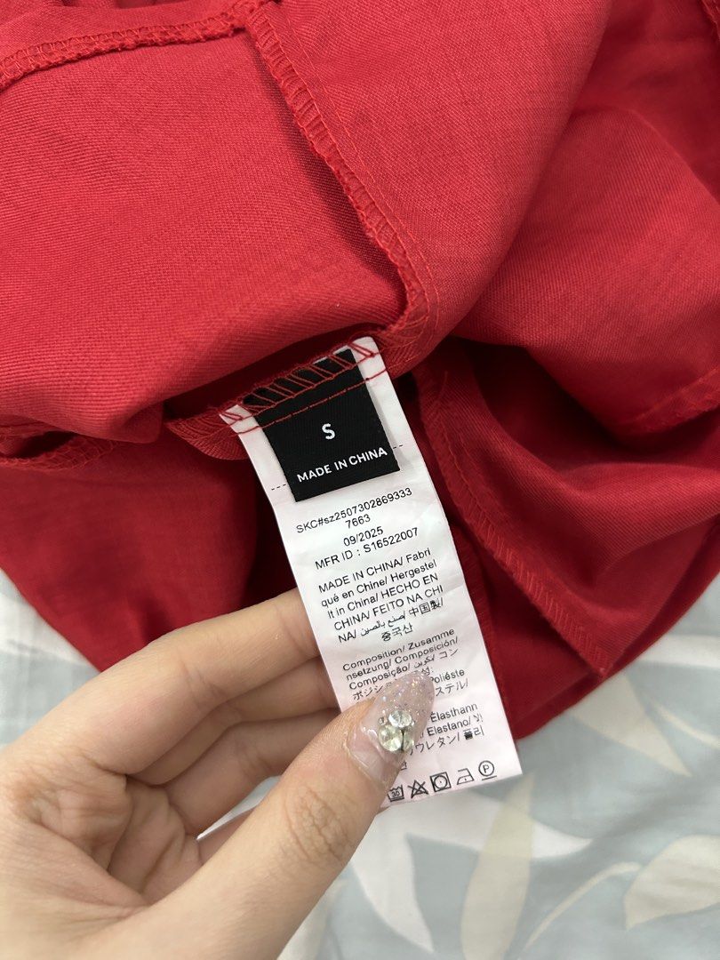 Red one sided top (Category: Others Tops) located in Pasig City. Submitted by chloelovespink (Listing ID 1467001964, Image 3). Description: ‼️Brand new never worn MOP: GCASH/BPI MOD: GRAB/LALAMOVE/JNT/LBC Message for more information Buyer should shoulder delivery fee.