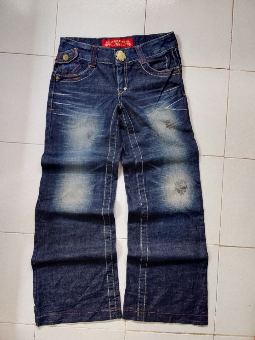 Red Pepper (Category: Jeans) located in Ligao. Submitted by ulapipot (Listing ID 1467054982, Image 1). Description: 28-29 As New Condition 9.8/10 Color Rate No Issues.