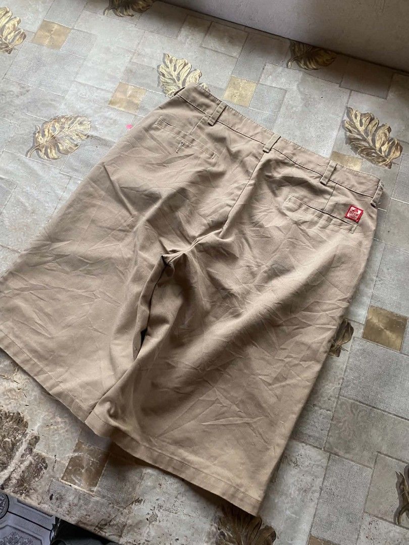 REDKAP X VANS COLLAB SHORT (Category: Shorts) located in Dipolog. Submitted by 2hccollective (Listing ID 1467125913, Image 1). Description: GOOD CONDITION NO ISSUE 9/10 COLORATE DIMES : W36 - L24 OPENING 13.