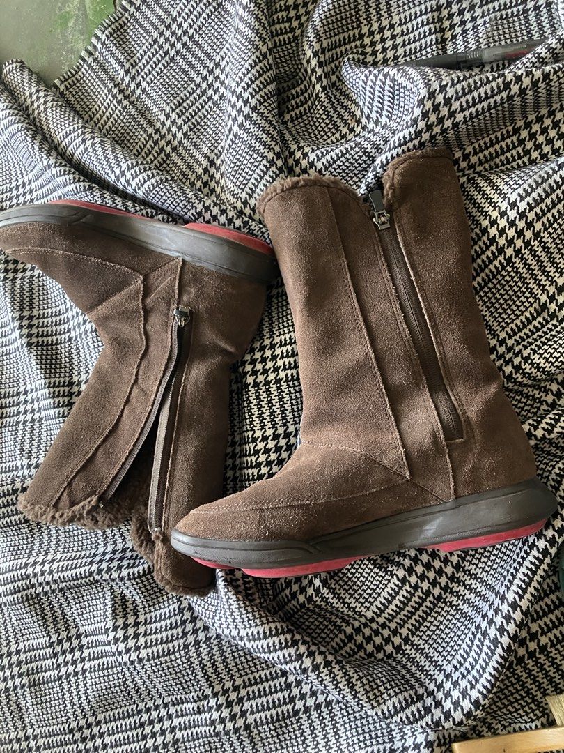 Reebok brown suede mid length boots (Category: Boots) located in Angeles City. Submitted by jnwsurplus (Listing ID 1466986050, Image 1). Description: Plss see pic .