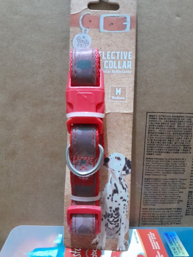 REFLECTIVE DOG COLLAR Med/Large (Category: Homes & Other Pet Accessories) located in Makati City. Submitted by mylynmylyn (Listing ID 1467021961, Image 2). Description: brandnew item available red Medium Neon Green Large area-Palanan Makati.