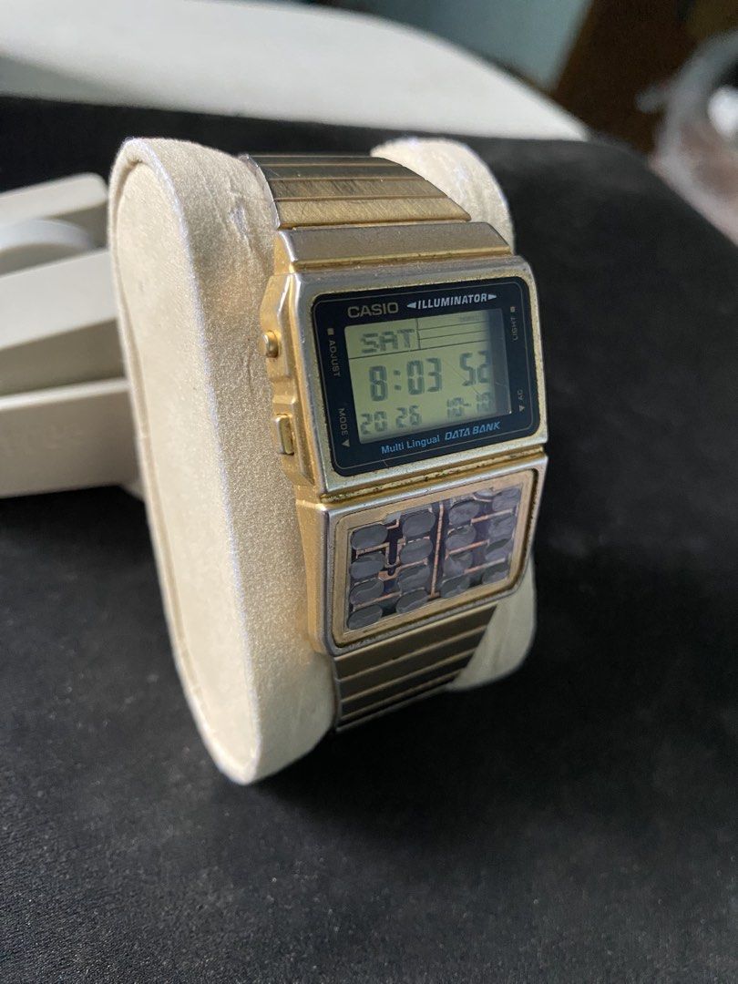 Retro Casio DBC-611G Gold Digital Watch Calculator (Category: Men's Watches) located in Lucena. Submitted by Spooony.vtg (Listing ID 1440136143, Image 3). Description: - Gold-tone Casio digital watch - Metal band - Illuminator for easy viewing - Built-in calculator - Dual time function - Displays day, date, and time ISSUE: Calc Pad stripped but all working.