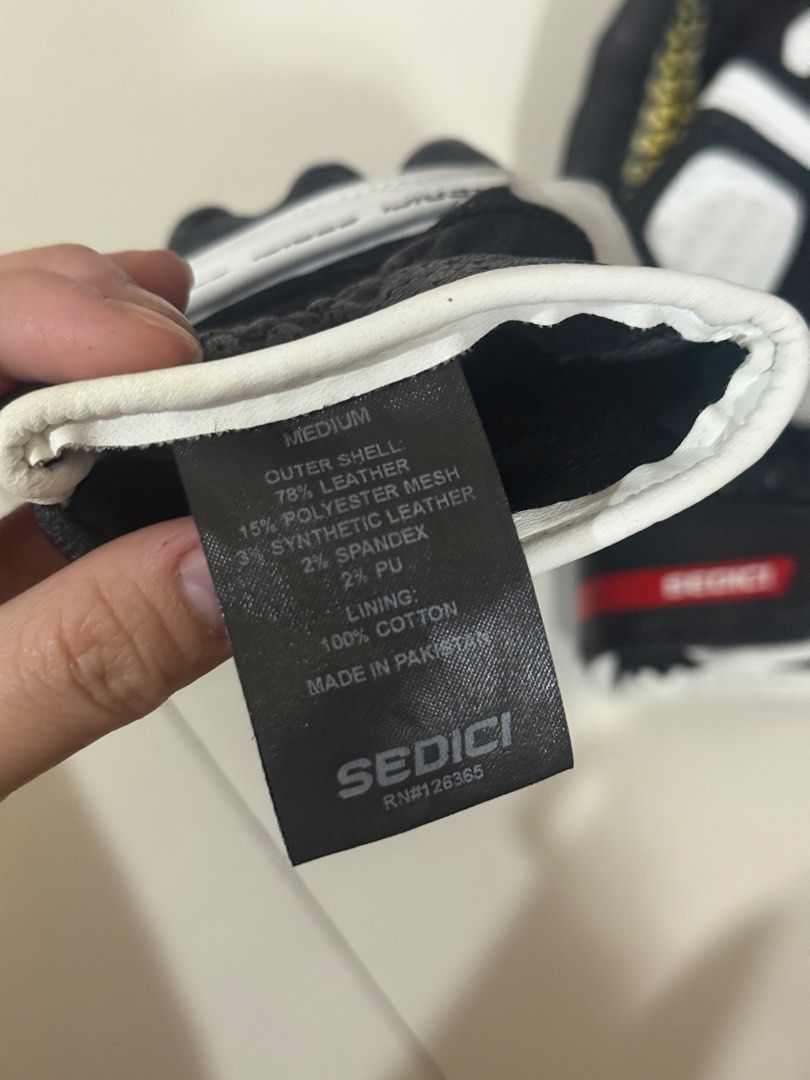 Rev it riding gloves (Category: Gloves) located in San Fernando. Submitted by ver0oooooo (Listing ID 1467156516, Image 3). Description: Medium .