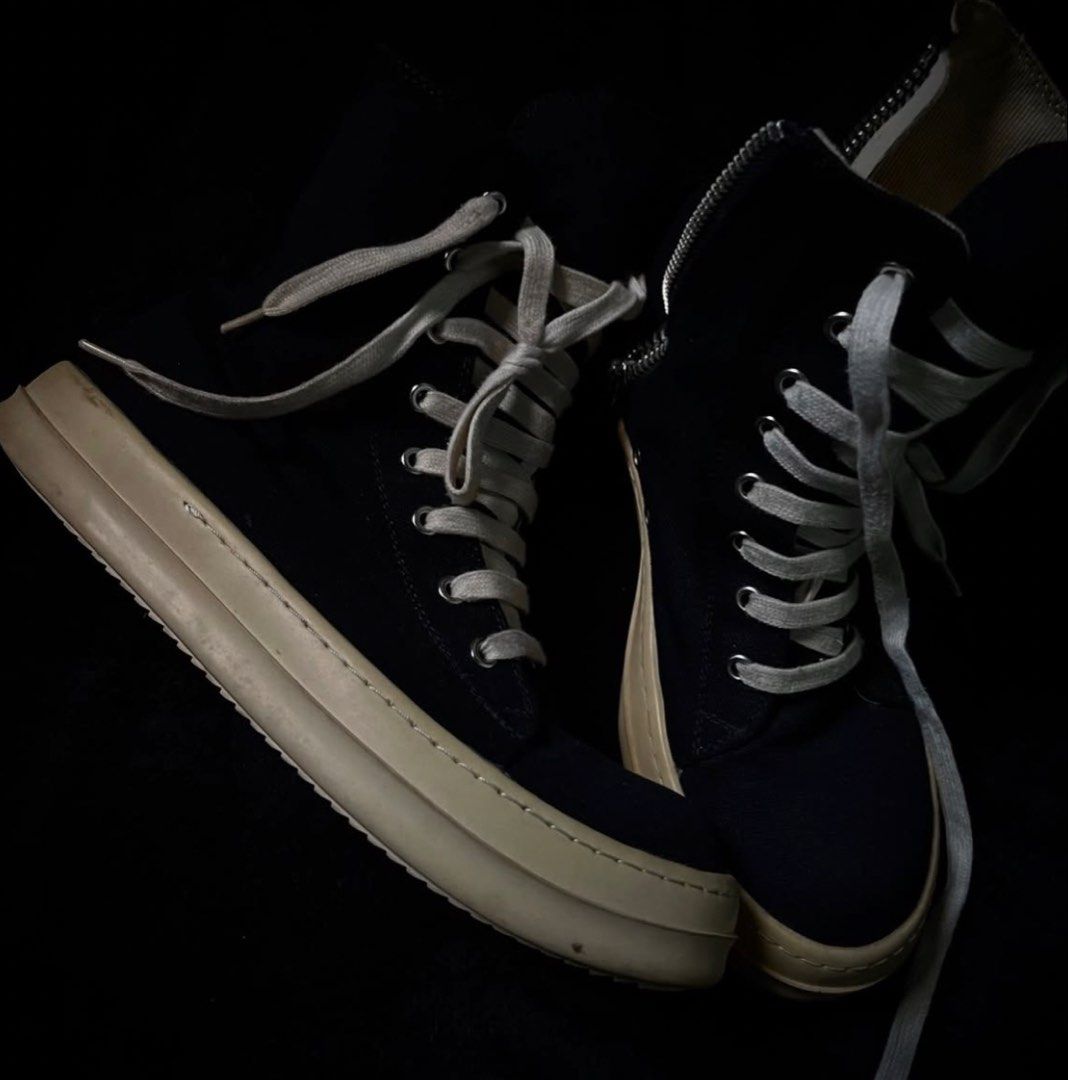 RICK OWENS DRKSHDW (Category: Casual Shoes) located in Orani. Submitted by pulverize_tht_ho3 (Listing ID 1467029895, Image 1). Description: size 41 (fit to 42-43) condition: 10/10 flaw/s: missing insole check slides for the details.