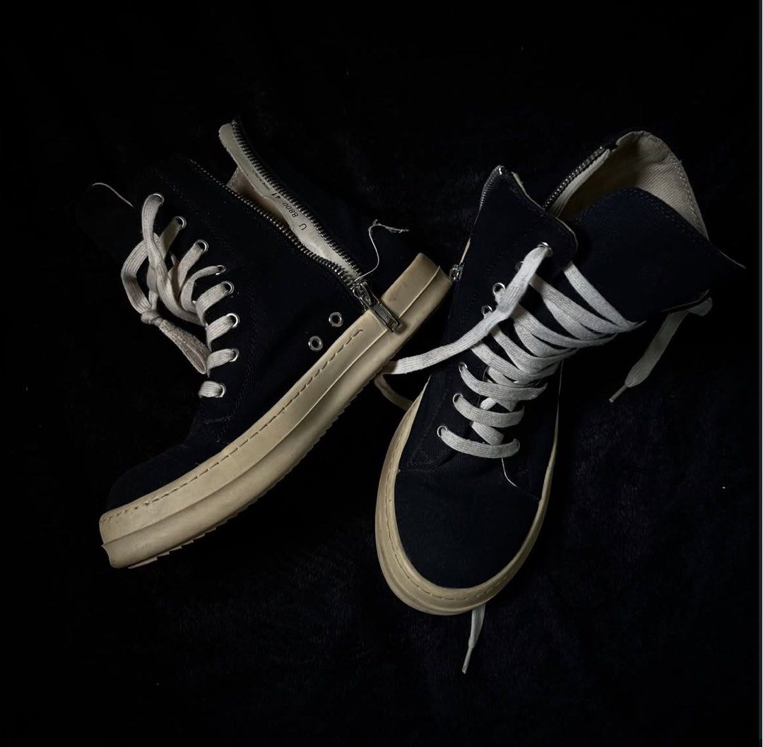 RICK OWENS DRKSHDW (Category: Casual Shoes) located in Orani. Submitted by pulverize_tht_ho3 (Listing ID 1467029895, Image 2). Description: size 41 (fit to 42-43) condition: 10/10 flaw/s: missing insole check slides for the details.