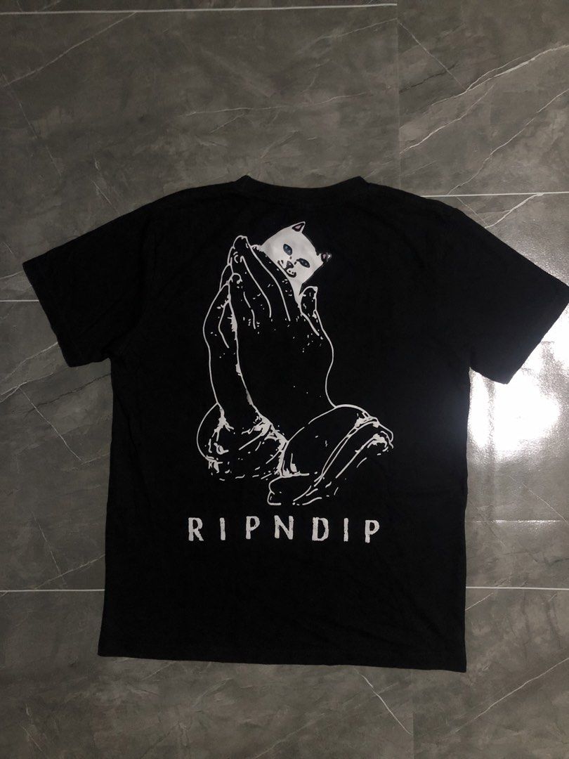 Rip N dip pocket tee (Category: Activewear) located in Manila. Submitted by buksthrifthing (Listing ID 1466974402, Image 2). Description: 21 by 25 Medium to large No issue Excellent condition As new .