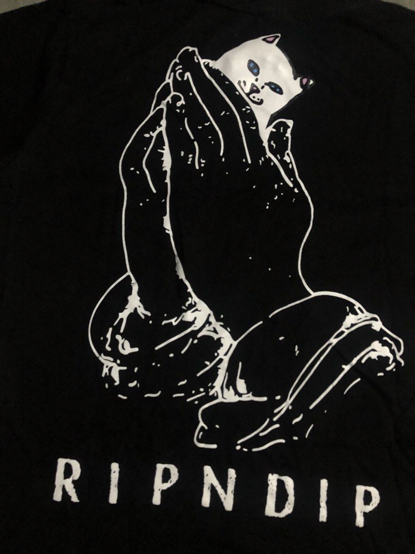 Rip N dip pocket tee (Category: Activewear) located in Manila. Submitted by buksthrifthing (Listing ID 1466974402, Image 3). Description: 21 by 25 Medium to large No issue Excellent condition As new .