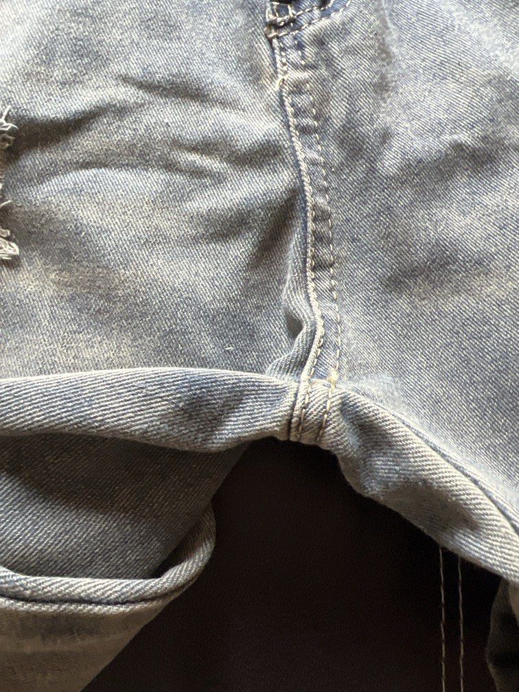 ripped vintage style jeans (Category: Jeans) located in Dagupan City. Submitted by go.kluttery (Listing ID 1467018624, Image 2). Description: Size 28 Length 38.