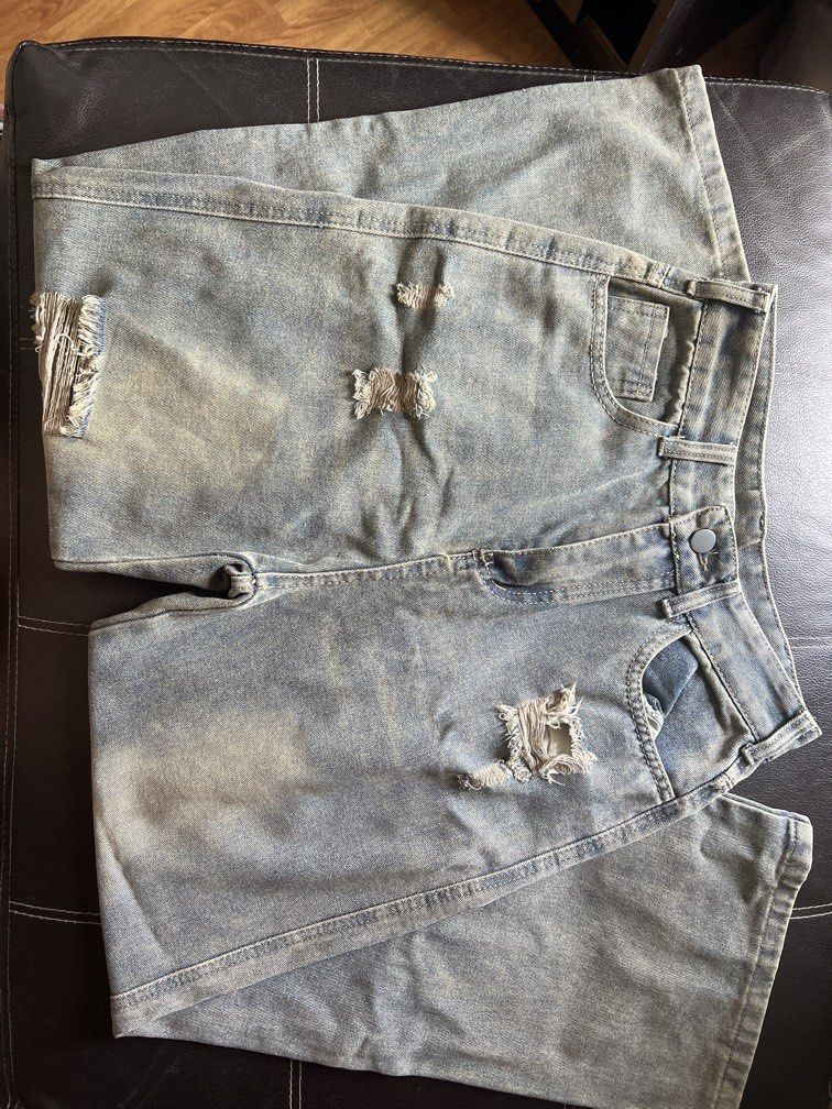 ripped vintage style jeans (Category: Jeans) located in Dagupan City. Submitted by go.kluttery (Listing ID 1467018624, Image 1). Description: Size 28 Length 38.