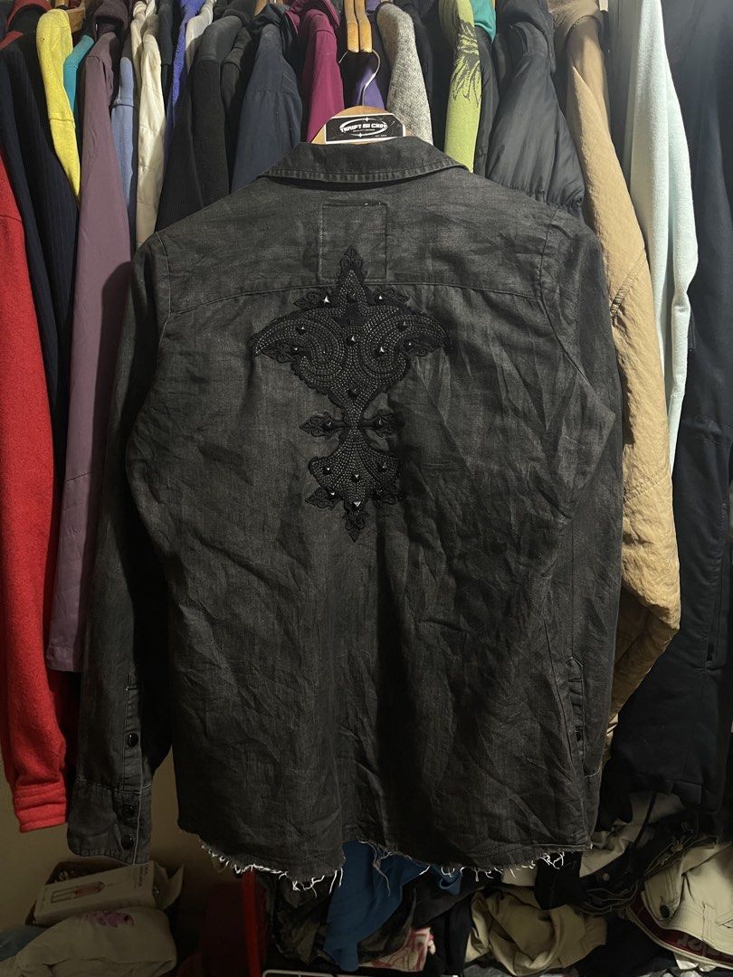 Roar Y2k Longsleeve (Category: Tshirts & Polo Shirts ) located in Cabuyao City. Submitted by jeirussamson897 (Listing ID 1467080829, Image 2). Description: Roar Y2k Longsleeve medium 20.5 width pit to pit 27 length asnew condition needwash 10/10 449+sf.