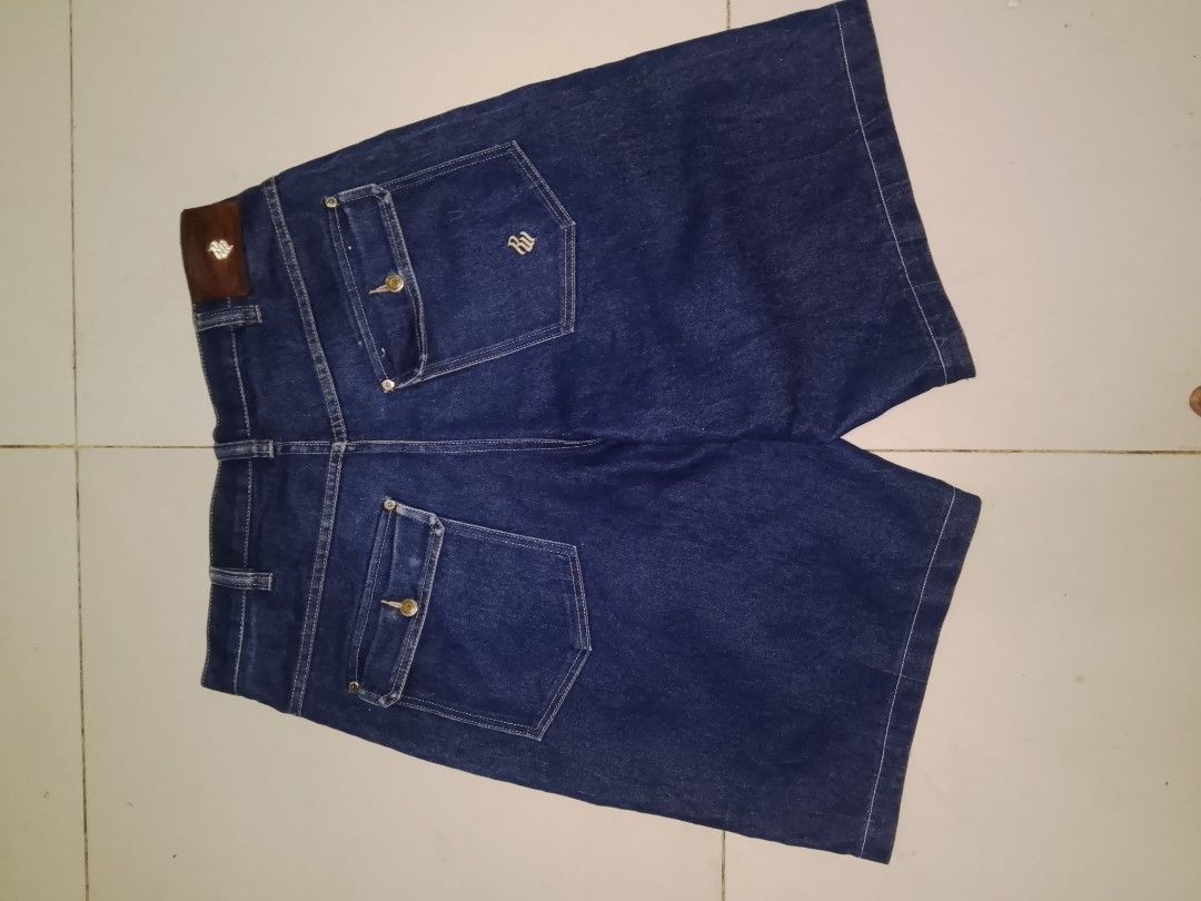 Rocawear Denim Shorts Size 36 (Category: Shorts) located in Manila. Submitted by afreemf (Listing ID 1467088897, Image 2). Description: - Brand: Rocawear - Style: Dark wash denim carpenter shorts with utility pockets - Size: 36 waist - Inseam: 15.5 inches - Details: Contrast stitching, back leather patch, and embroidered logo - Material: Heavy-duty cotton denim - Condition: Great streetwear piece, super durable.
