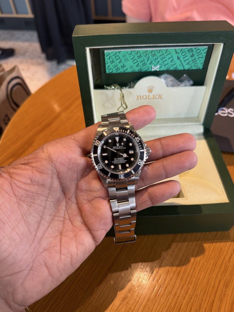 Rolex Sea-Dweller 40mm SD4000 (Category: Luxury Watches) located in Paranaque City. Submitted by icko007 (Listing ID 1467146370, Image 3). Description: Rare and discontinued Rolex Sea-dweller 4000 Rolex Sea-Dweller 40mm SD4000 Reference 116600 Year 2003 Complete set Condition 9/10 Price 499,000 Loc Paranaque 📍.