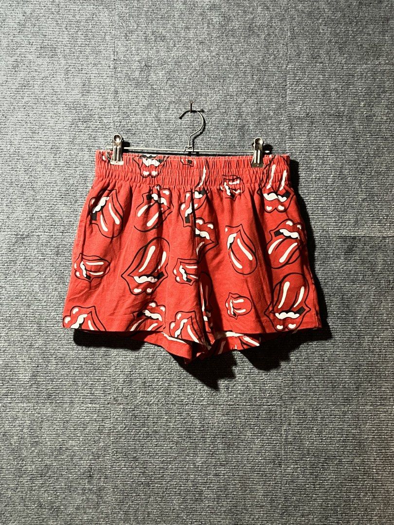 ROLLING STONES (Category: Undergarments & Loungewear) located in Naga. Submitted by goodfinds_only.v1 (Listing ID 1467112686, Image 1). Description: FOR SALE -ROLLING STONES SIZE:MEDUIM MEASUREMENTS WAISTLINE:26 up to 34 STRETCH LENGTH:12 INCHES LEG OPEN:10 INCHES COLOR RATE:10/10 EXCELLENT CONDITION NO FLAWS DM ME TO PURCHASE!.