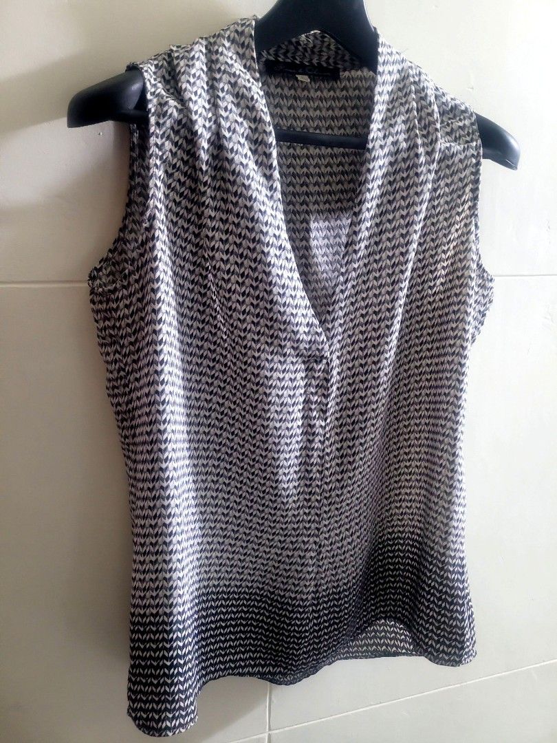 Rose & Olive Sleeveless (Category: Sleeveless) located in Los Banos. Submitted by lopecruz (Listing ID 1467091614, Image 2). Description: armpit: 21" length: 28" like new, no flaws M-L.