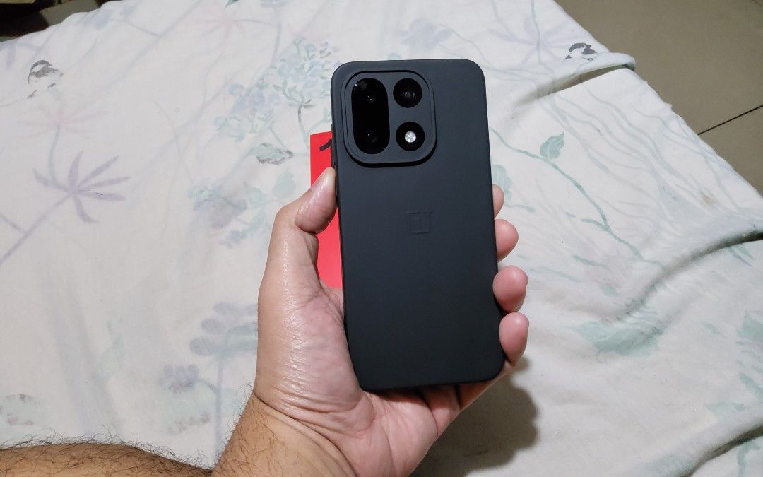 DAYS OLD Oneplus 15 1tb GLOBAL ROM (Category: OnePlus) located in Marikina City. Submitted by rapisidro (Listing ID 1467097702, Image 1). Description: FOR SALE: Oneplus 15 1tb Global ROM ₱60,000 FIXED PRICE NA ₱63,000 orig price. Kita sa resibo pati date DoP: Oct 9, 2026 Oneplus 15 16gb+1tb Global ROM flashed CN Version Phone Only difference from Global version is no Esim Gamit ko Smart Multi-Sim for ESims Complete with box and receipt MARIKINA L