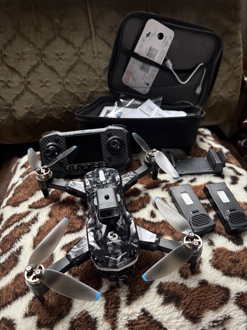 S160 DRONE (Category: Drones) located in Lipa City. Submitted by vtech47631 (Listing ID 1467084604, Image 3). Description: 1K NA LANG BAGONG BAGO PA MABISA PAGPRAKTISAN S160 DRONE TWICE USED ONLY 1900 NABILI SA TIKTOK Operation mode: Remote control/APP control Frequency: 2.4GHZ Channel: 4CH Charging method: Universal USB interface Battery capacity: 3.7V 2000mAH modular battery Flight time: 25-30 minutes Charging time: 60-80 minutes Remote control