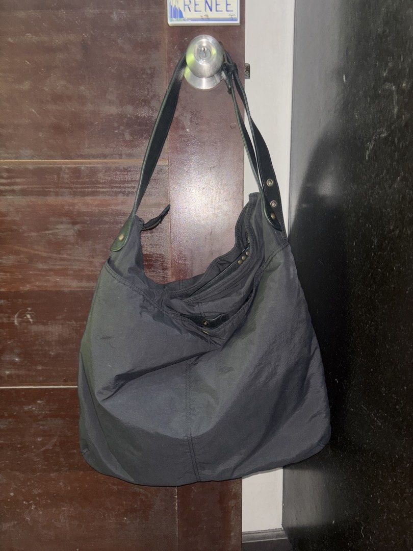Salad Hobo Shoulder bag (Category: Shoulder Bags) located in Las Pinas. Submitted by kylloren_ (Listing ID 1466982398, Image 3). Description: - price still negotiable :-) - shipping is thru j&t - 📍bacoor, cavite molino iv - first pic for inspo only :) .