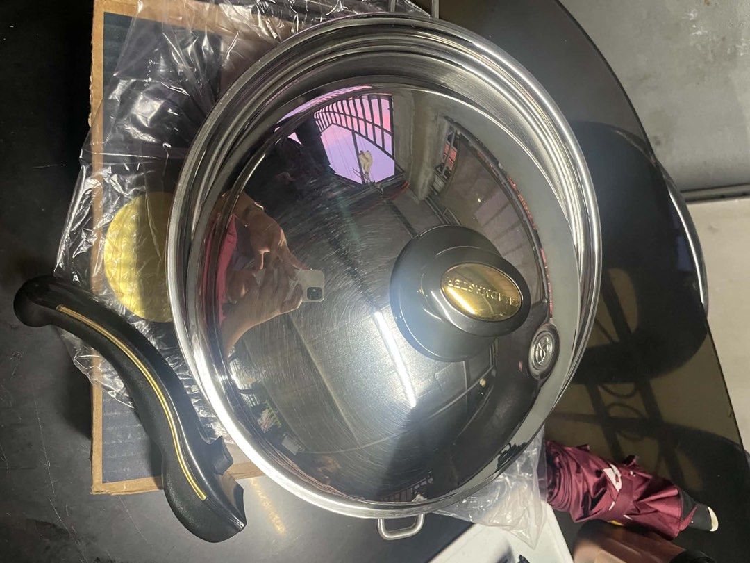 Saladmaster 3qts with rack limited edition (Category: Cookware & Accessories) located in Caloocan City. Submitted by royalmoon_9b998b (Listing ID 1467094546, Image 2). Description: Saladmaster 3qtswith rack limited edition (Gold knob and handle).