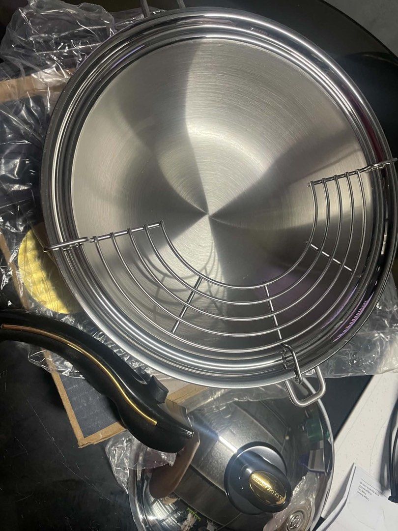 Saladmaster 3qts with rack limited edition (Category: Cookware & Accessories) located in Caloocan City. Submitted by royalmoon_9b998b (Listing ID 1467094546, Image 3). Description: Saladmaster 3qtswith rack limited edition (Gold knob and handle).