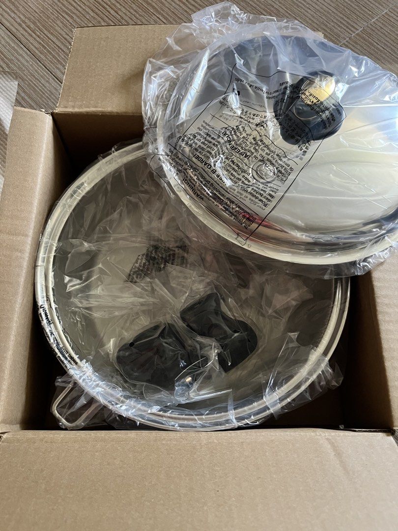 Saladmaster Mini Braiser (Category: Cookware & Accessories) located in Pasay City. Submitted by thejunkclosetph (Listing ID 1467014673, Image 2). Description: Saladmaster 4.5 qt mini braiser Brand new Box only opened to check items .